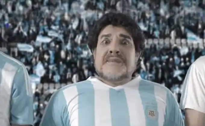 De la mano de Bossi, Maradona y Messi hablaron del ballottage