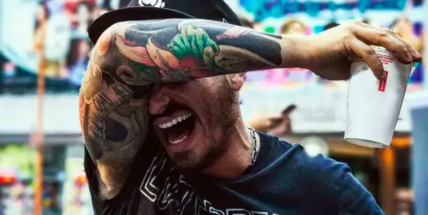 Fede Bal se cansó del rubio y ahora se platinó