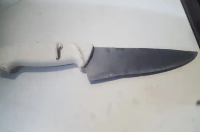 Violencia de género en zona oeste: amenazó a su expareja con una cuchilla y trató de incendiarle la casa