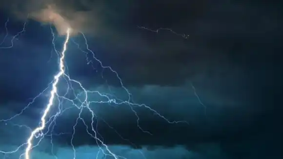 IMPACTADA POR UN RAYO muere una mujer en Trujillo