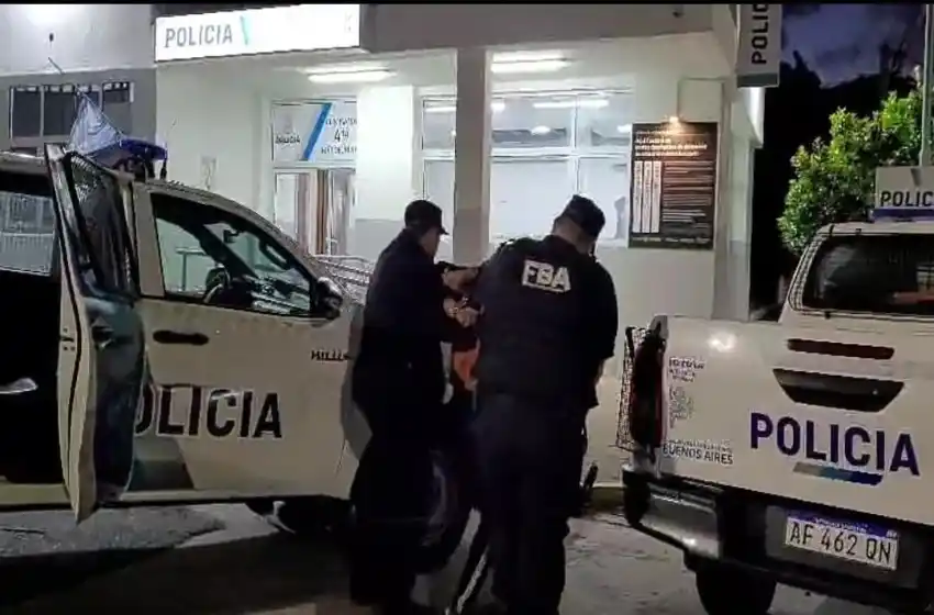 Vecinos retuvieron a un malviviente que robó elementos de un auto