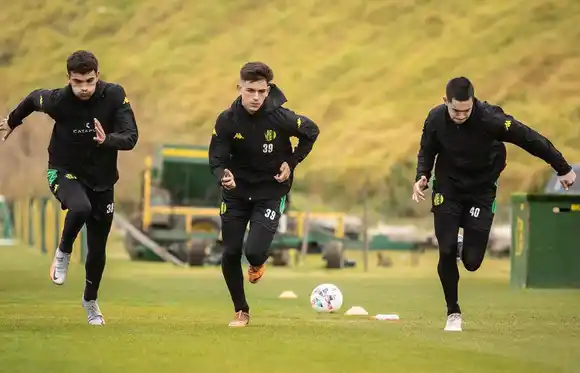 Somoza haría dos cambios para jugar en Florencio Varela