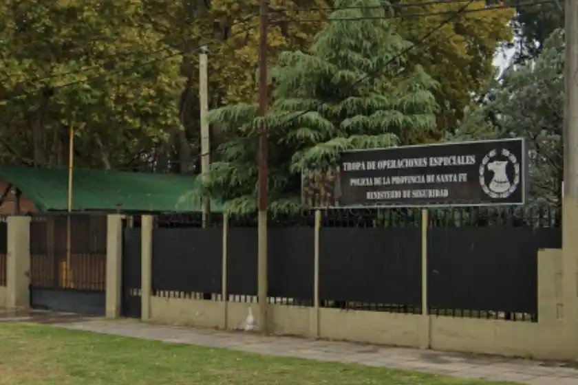 Balearon la sede de TOE en zona oeste: hay dos detenidos, entre ellos un menor armado