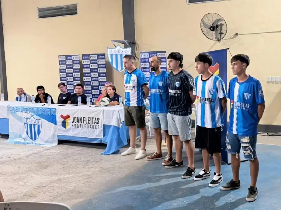 Atlético Sur presentó sus camisetas y vive un momento histórico con su llegada a la Liga Departamental