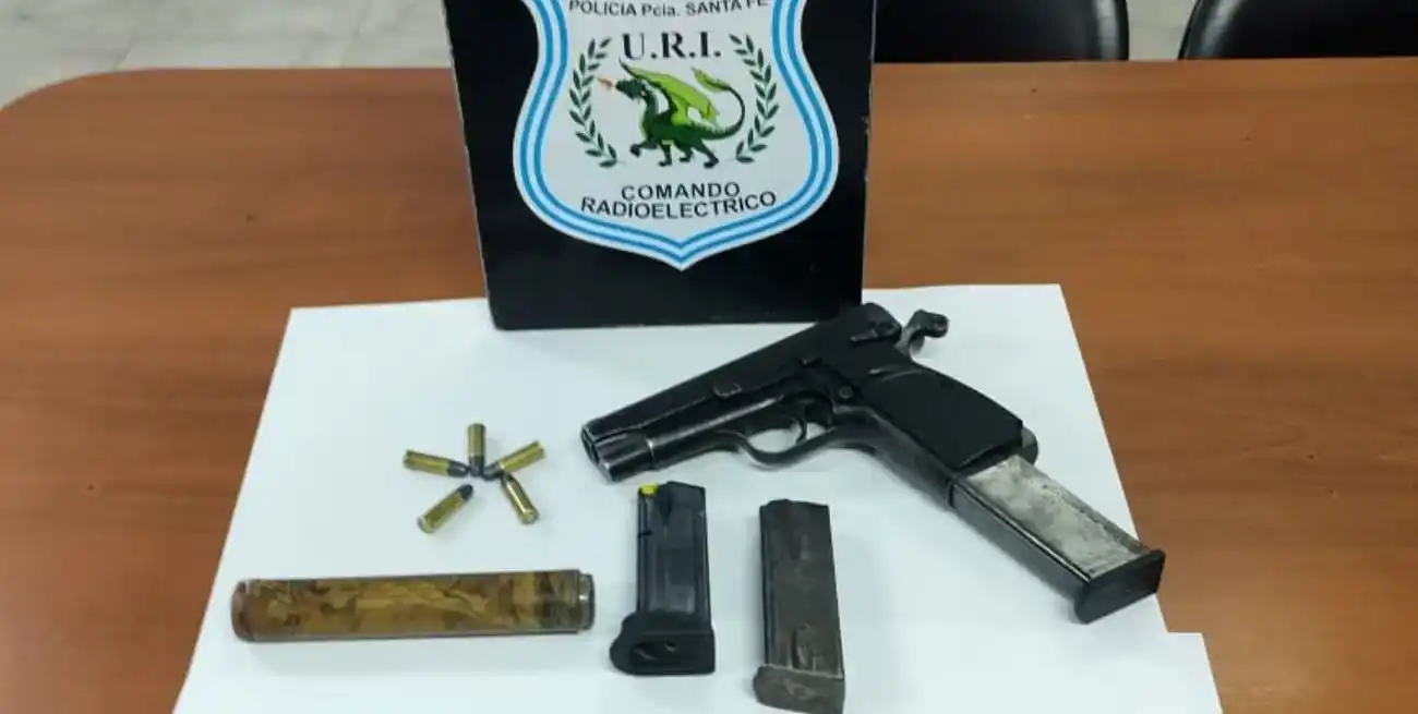 El peligroso armamento que fue secuestrado en poder de los menores.