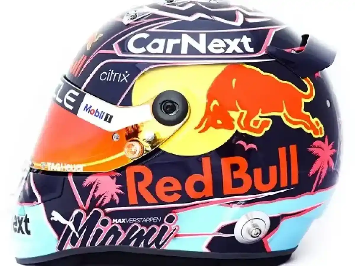 Verstappen y su nuevo casco para Miami