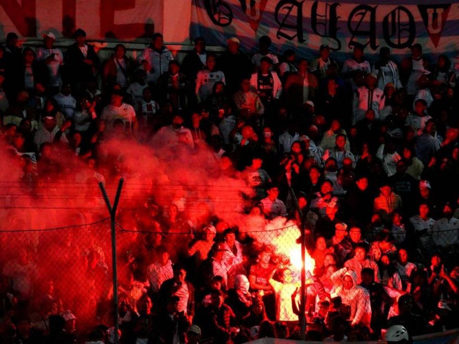 Liga de Quito clasificó por penales, pero la violencia en Riobamba fue la gran noticia