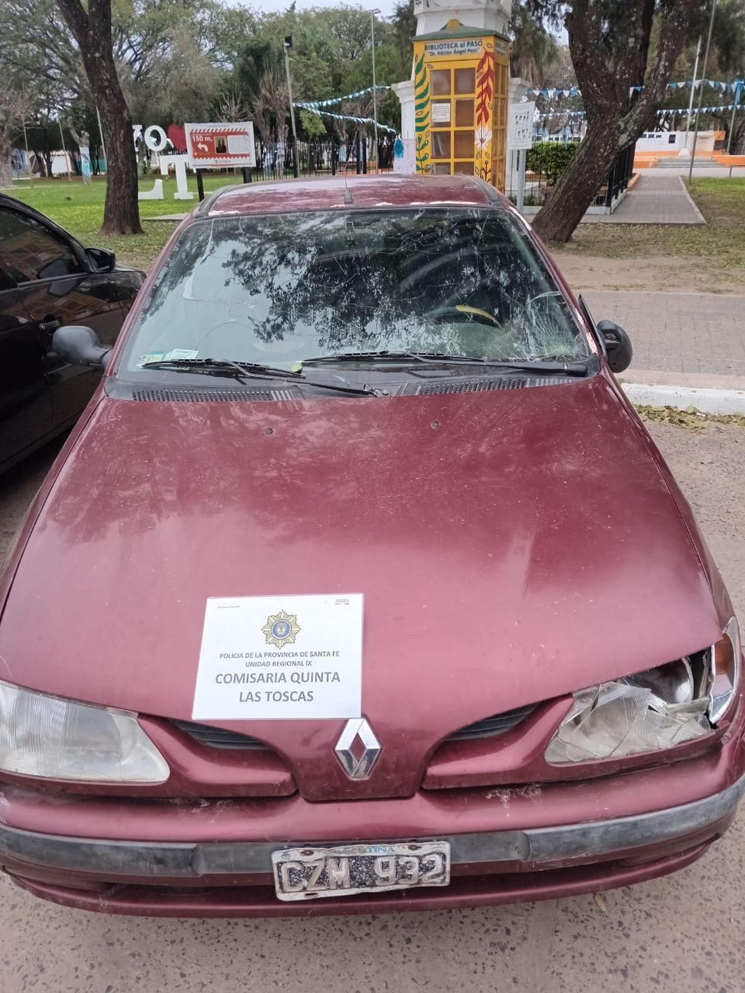 Robó un automóvil y mientras escapaba chocó a una motociclista