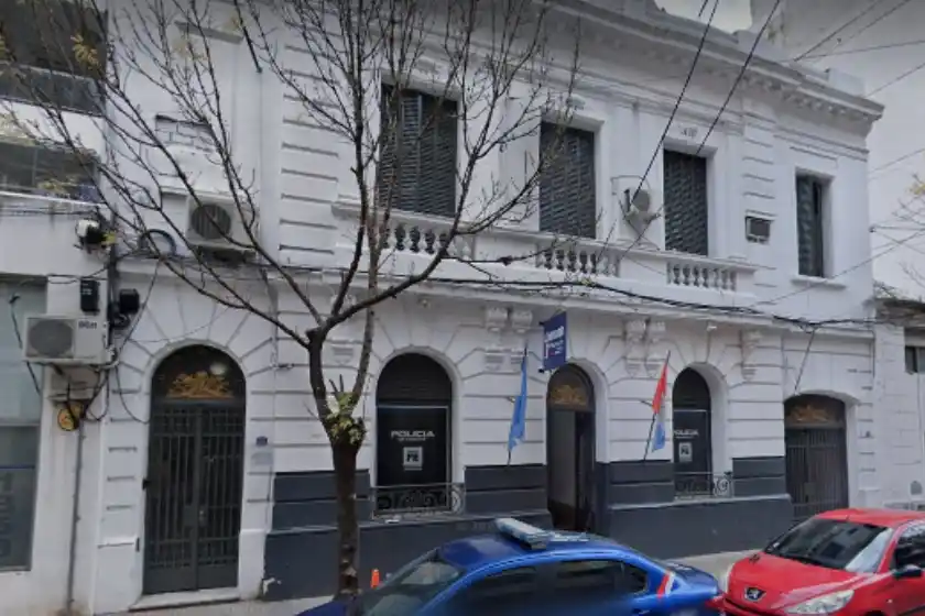 Robaba cables de una casilla de telefonía y fue detenido en el centro