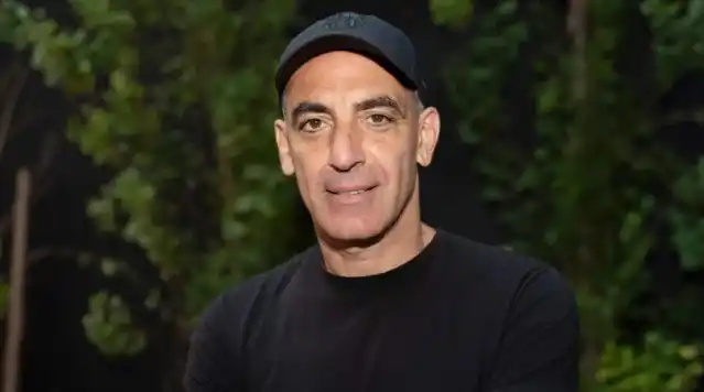 El bolso fue hallado intacto dentro de un contenedor de basura, gracias a la tecnología de geolocalización del celular.