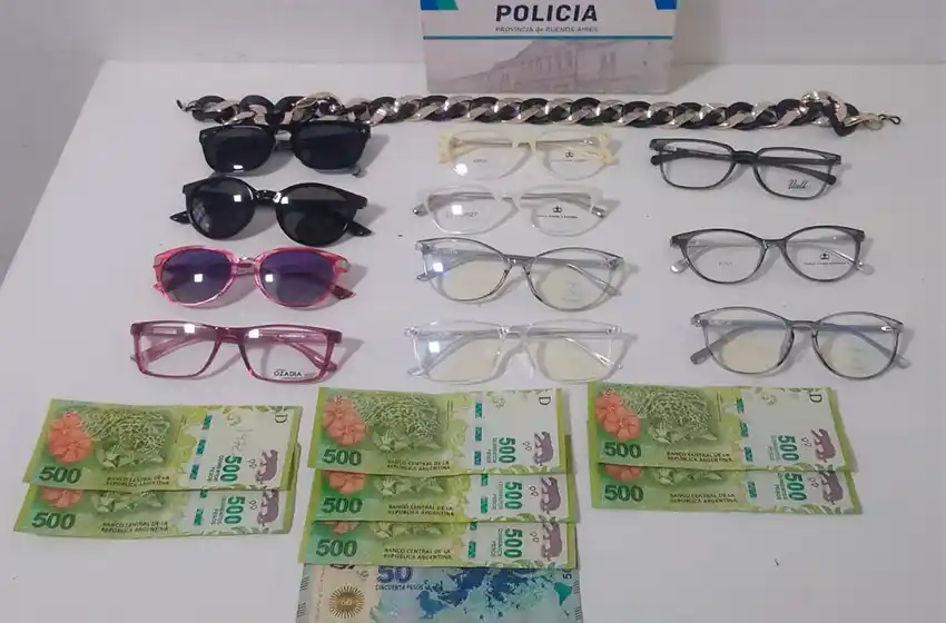Robó 11 pares de lentes y dinero en una óptica de Constitución