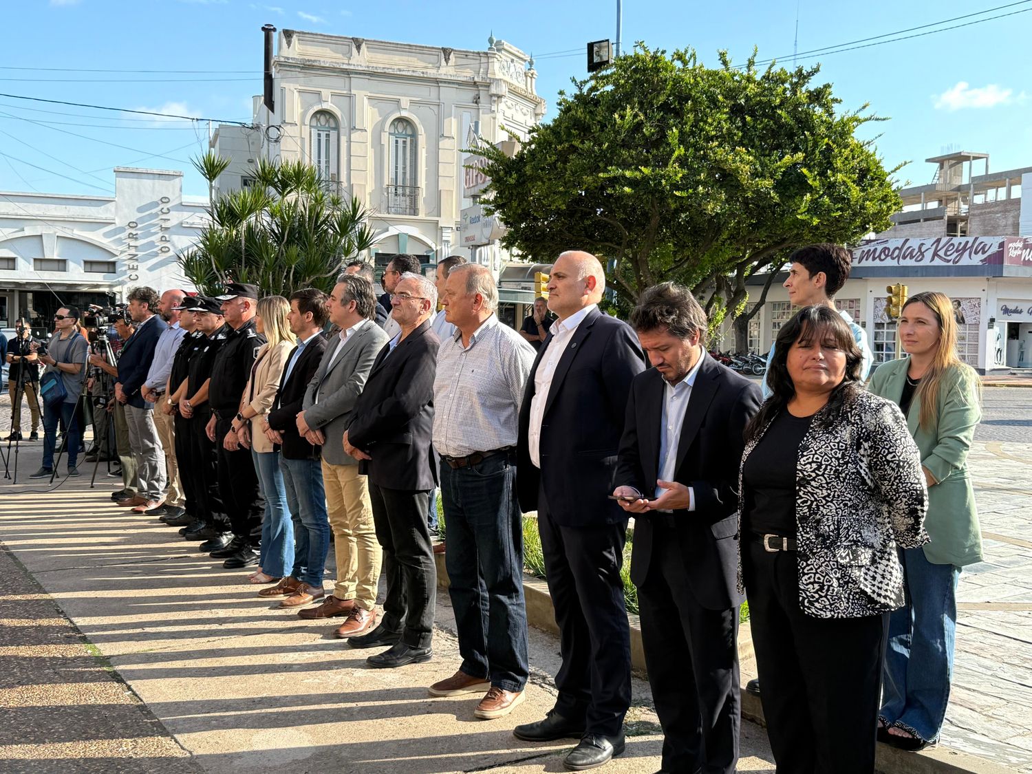 Calvo acompañó al ministro de seguridad de la provincia en la presentación de los nuevos 49 agentes policiales