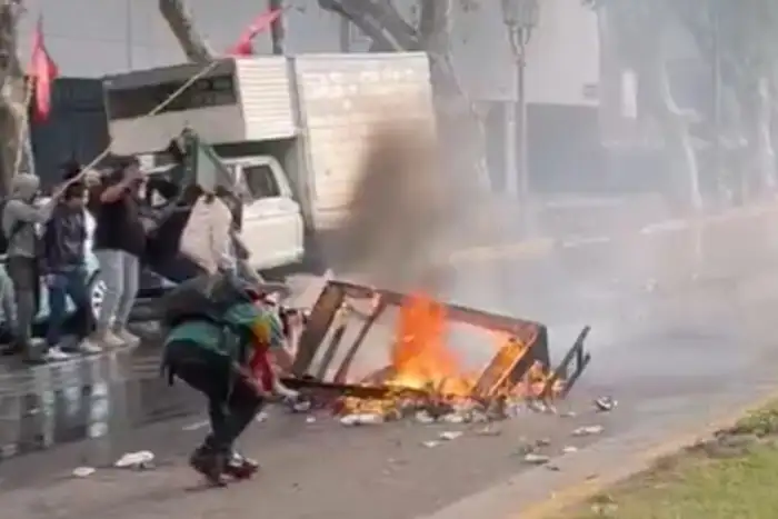 Grillo, momentos antes de recibir el impacto en el cráneo.