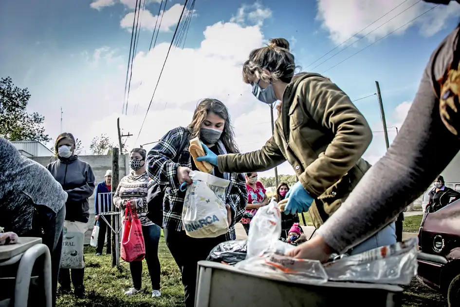 El Movimiento Evita entregó más de  800 viandas en seis barrios de Tandil