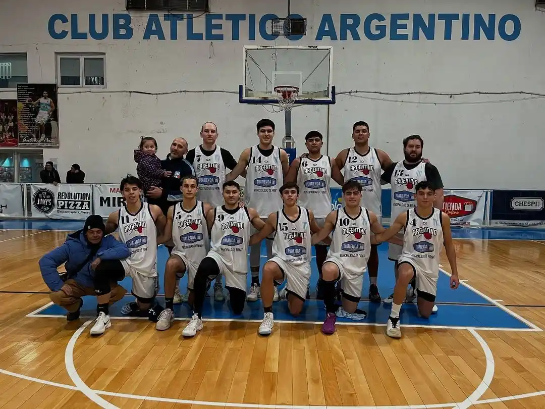 El Cuevero, llegado desde los play-in, le "robó" un partido al segundo de la fase regular. Foto: Prensa Argentino.