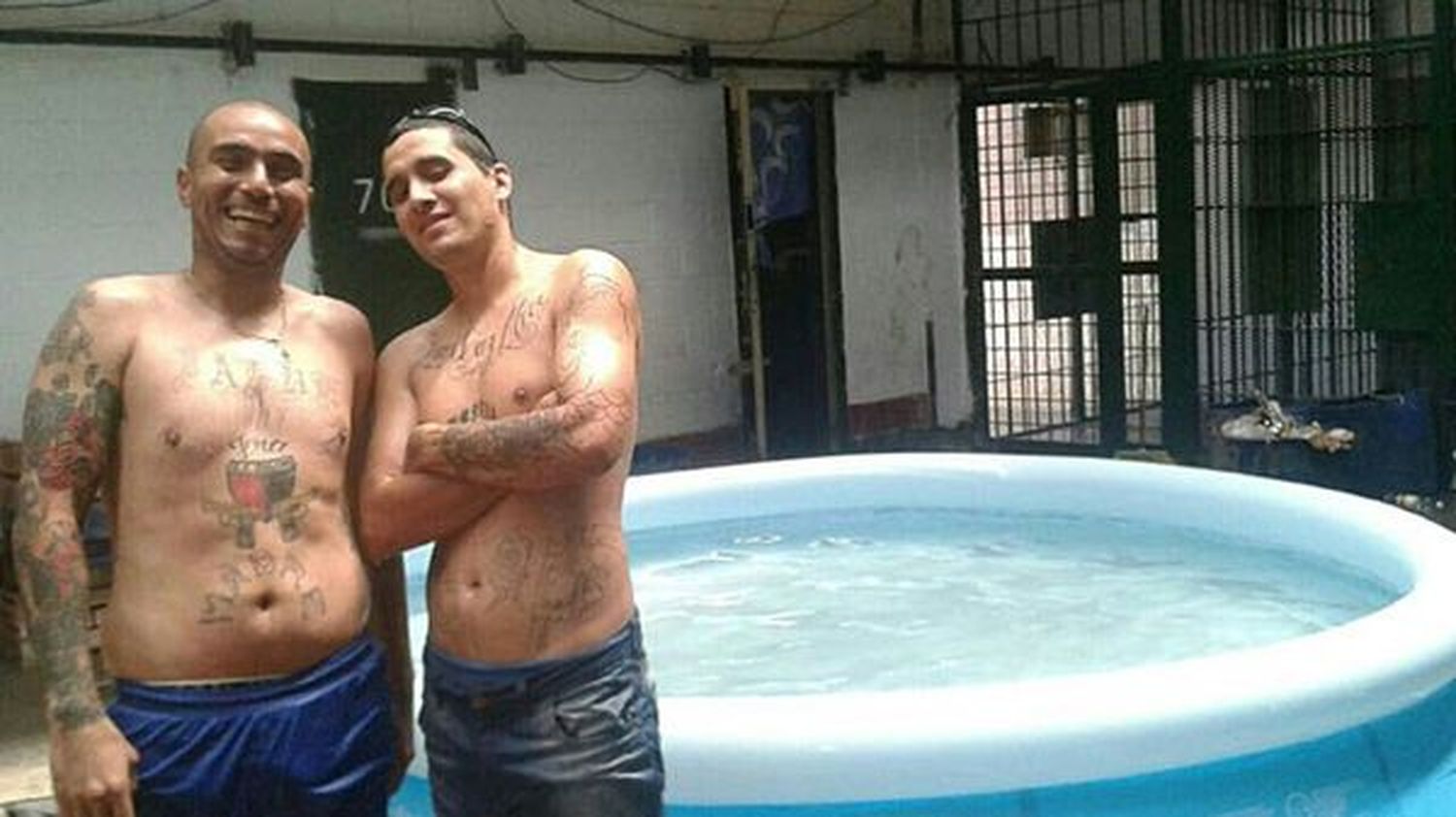 Escándalo en Santa Fe: presos con pileta en la cárcel
