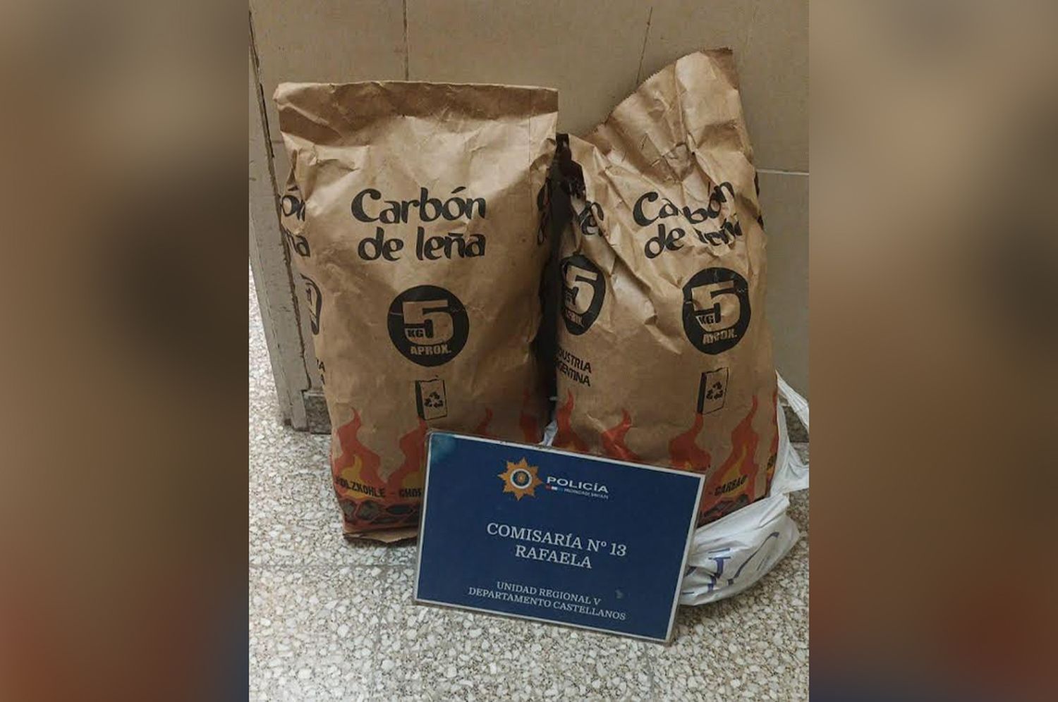 Listo para el asado: sorprendieron a un menor con bolsas de carbón y terminó en la comisaría