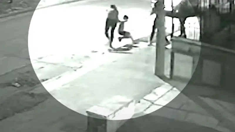 Un nene les tiró con una botella a los ladrones para defender a su mamá