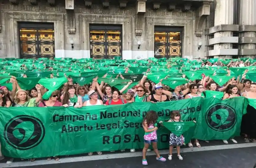 Pañuelazo en Rosario para reclamar por el aborto legal