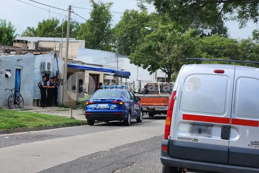 En camioneta y sin patente, pasaron insultando por Av. Luis Fanti