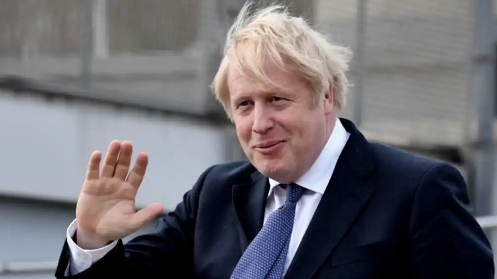 Boris Johnson y su ministro de Finanzas cumplen el aislamiento