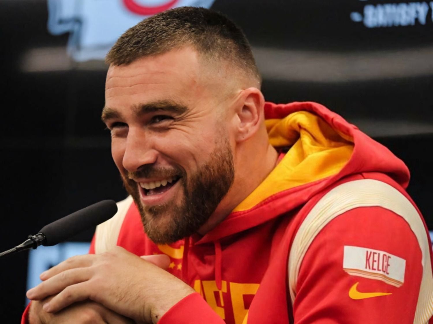 La reacción de Travis Kelce al ver el disfraz de la cantante Jax