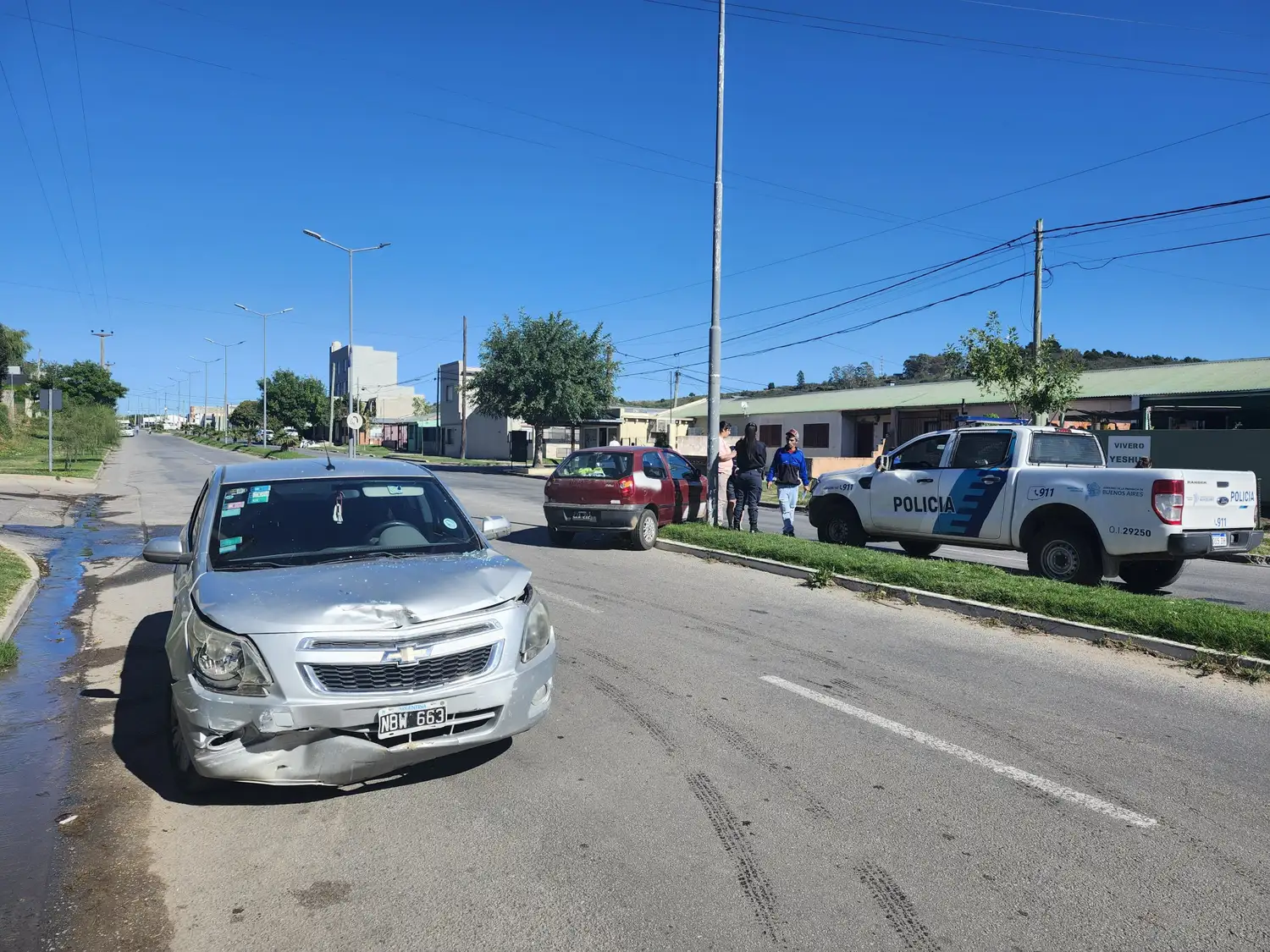 Un palio y un Prisma colisionaron en Estrada y Thomas.