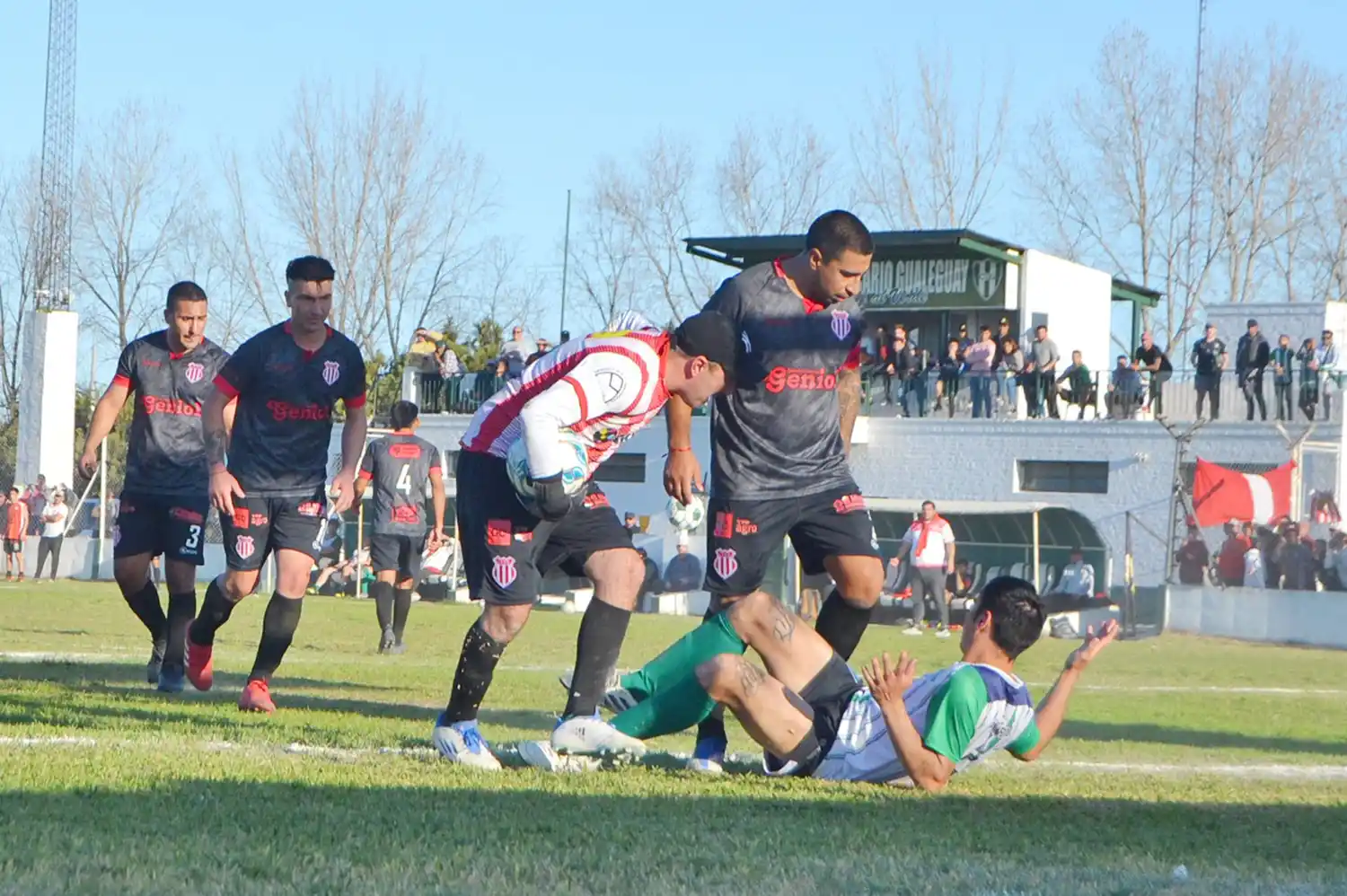 Bancario-Barrio Norte igualaron 1-1 y se viene una revancha "caliente"