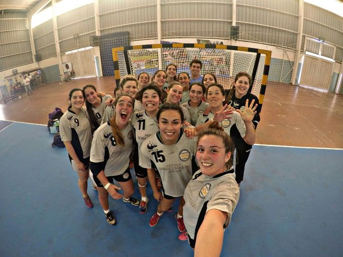 Las chicas de Punto Sur celebrando el pasaje a Semifinales. 
