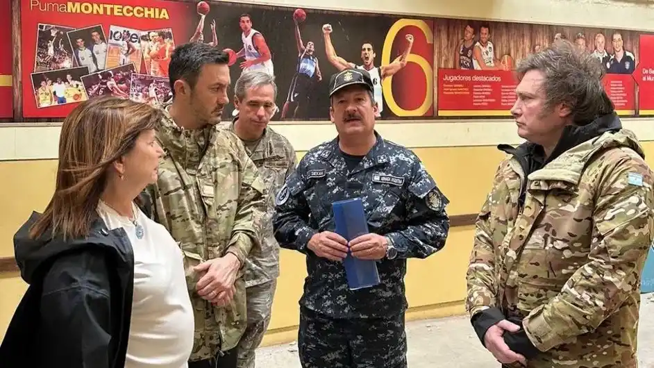 Milei, en Bahía Blanca después de la inundación.