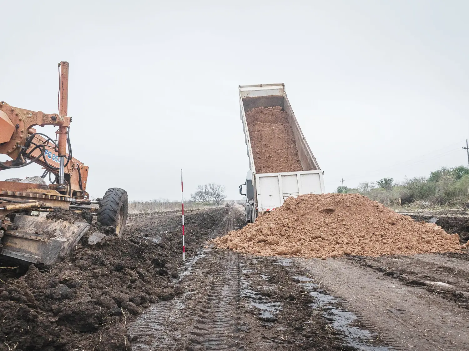 Se presentaron siete ofertas para mejorar caminos rurales en seis departamentos