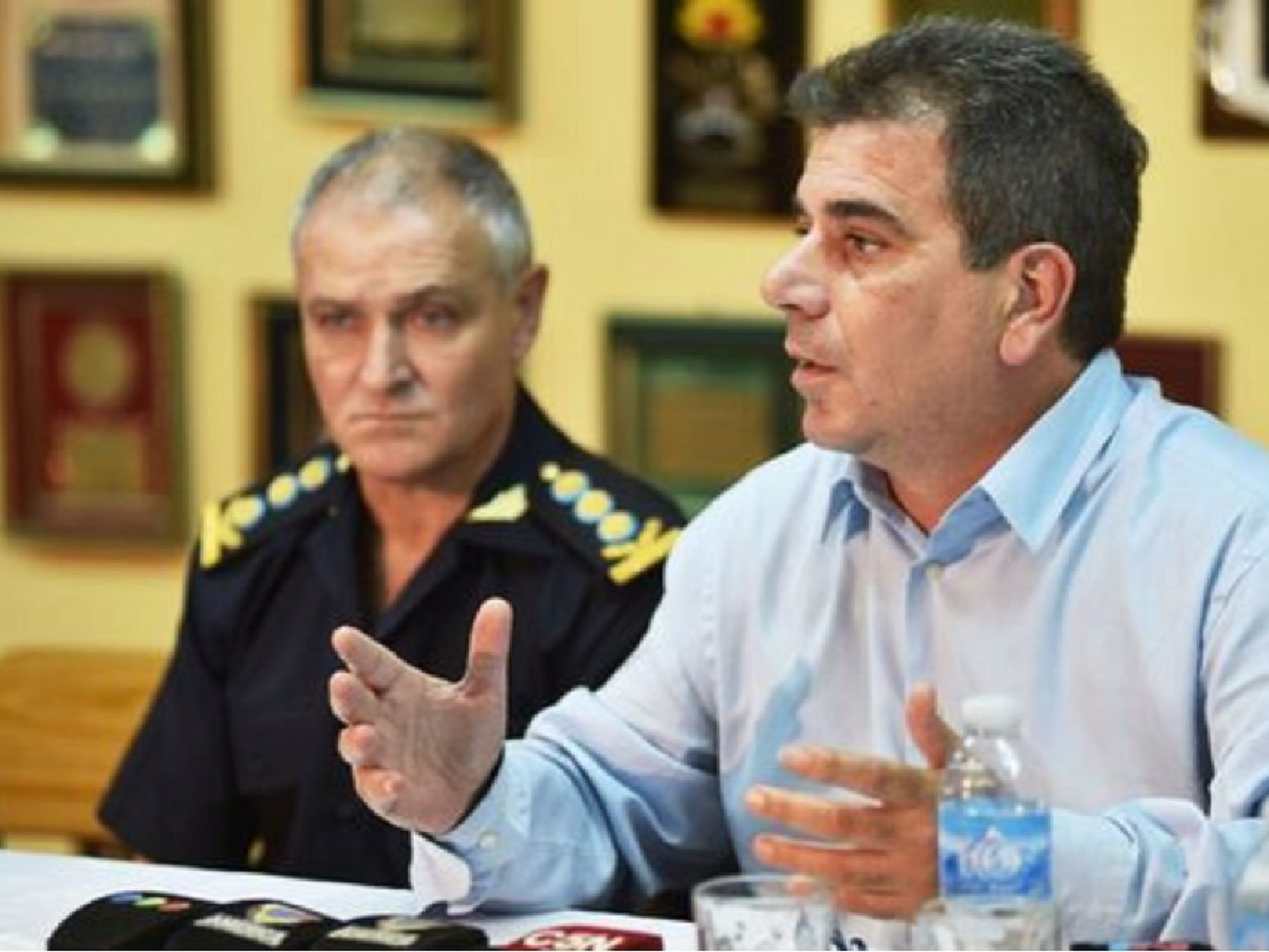 Buenos Aires: detuvieron a doce policías acusados de extorsionar a comerciantes 