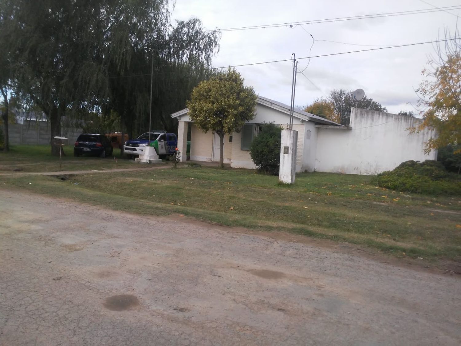 Cuatro delincuentes asaltaron a mano armada a una familia en Pueblo Doyle