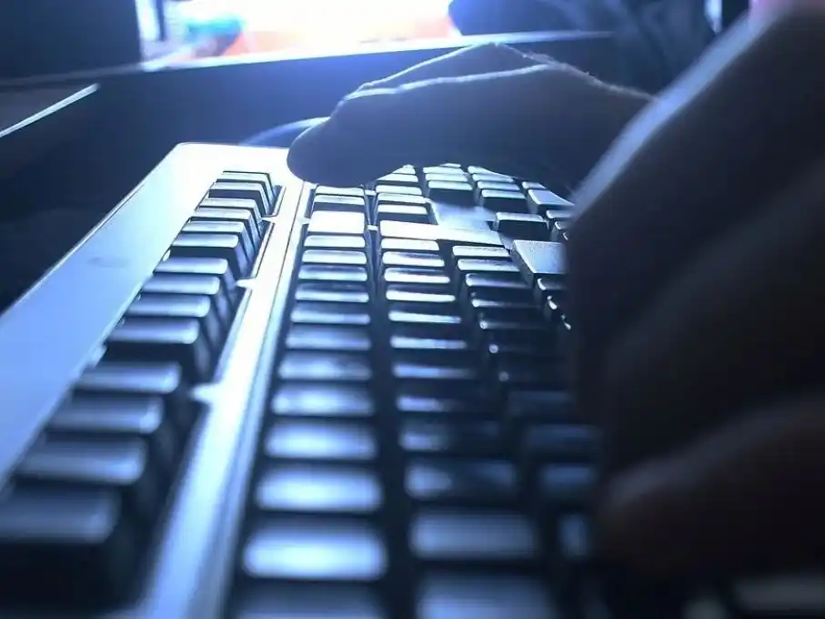 La estafadora entró al local y gestionó el crédito que luego transfirió a una cuenta propia. Foto: Archivo