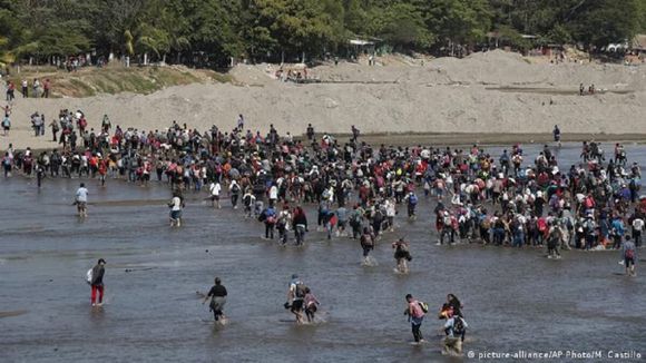 MIGRANTES buscan llegar antes del #21Dic a la frontera con EE.UU.