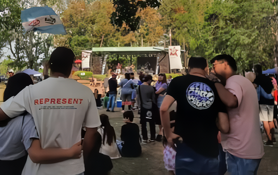 En familia, con amigos, reposeras y conservadores.
