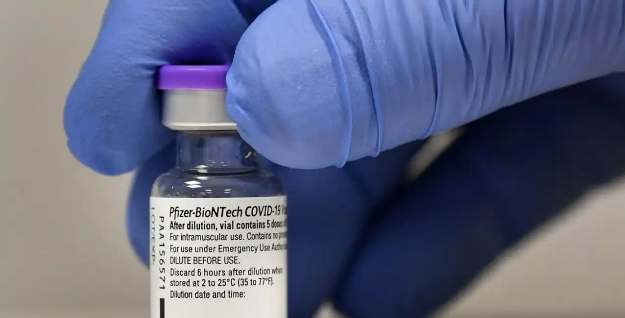 La variante Ómicron eludiría la inmunidad producida por vacuna de Pfizer