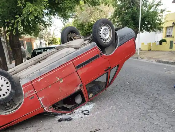 Hospitalizaron a un hombre que protagonizó un accidente en Saavedra al 400