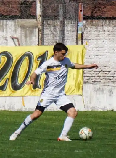 Facundo Pérez es una variante para la titularidad en Santamarina.