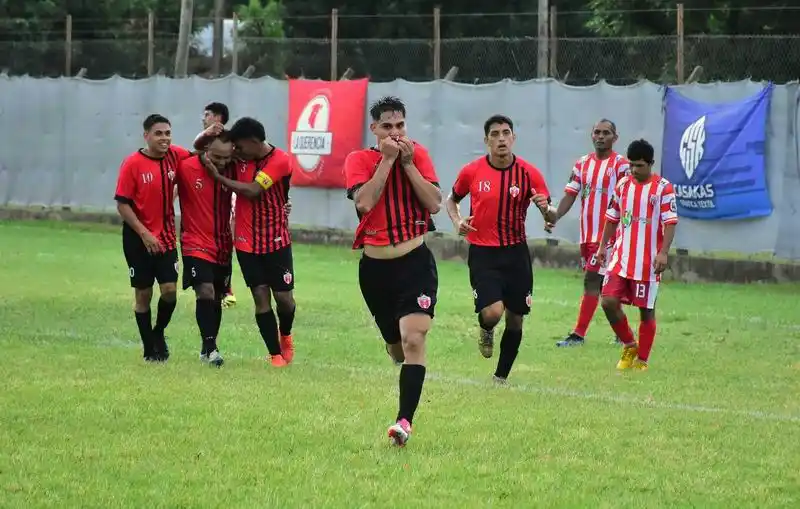 8 de Diciembre y 1.º de Mayo
ganaron en sus duelos de ida