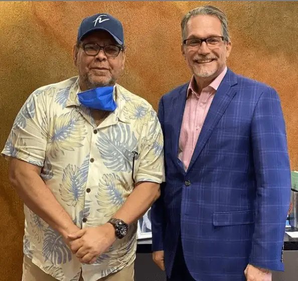 Fernandito Villalona con el médico que le realizó la cirugía bariátrica. Foto: Instagram