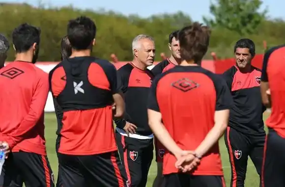 Taffarel deberá tocar el equipo para recibir al Tatengue