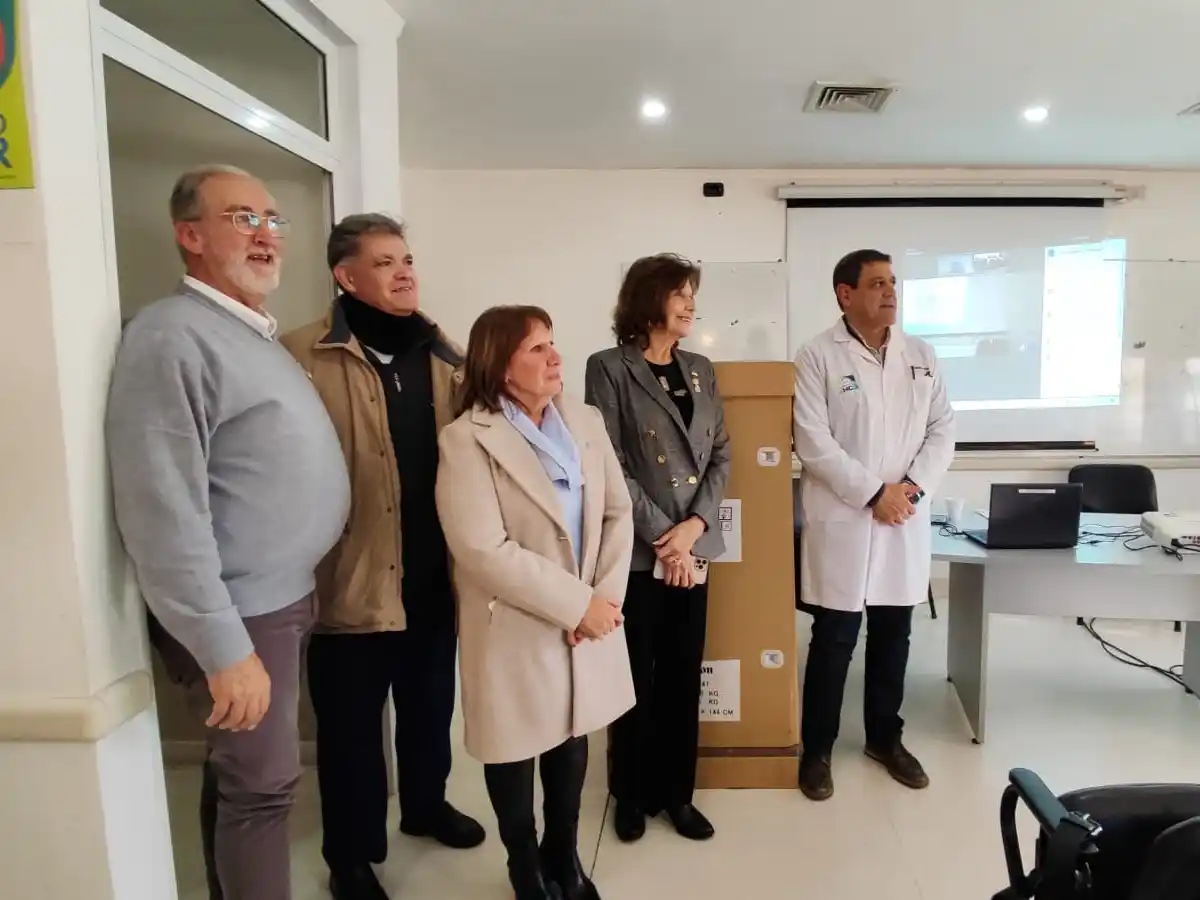 El Hospital Centenario recibió un Ecógrafo del Rotary Club: "Nos va a permitir trabajar como una terapia intensiva del primer mundo"