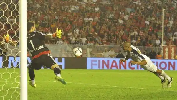 El Rojo ahogó penas con un triunfo ante el muleto de River
