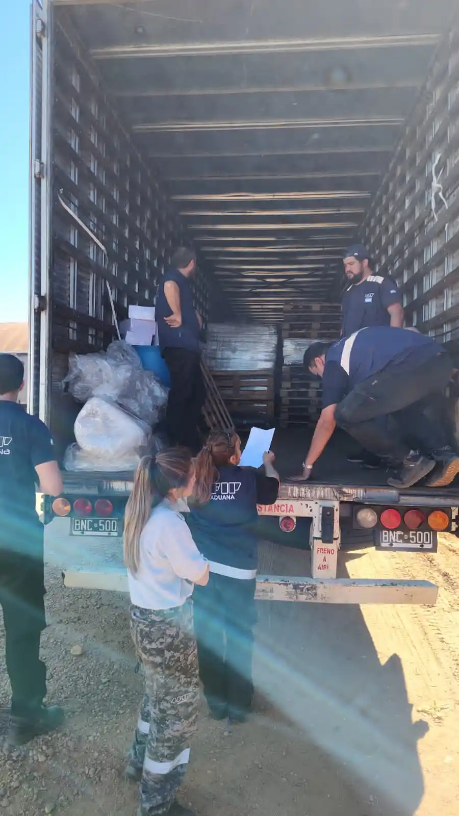 La Aduana secuestró mercadería irregular valuada en 340 millones de pesos