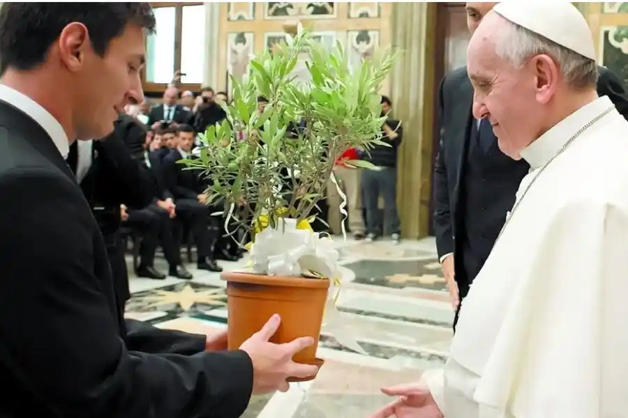 Lionel Messi o Diego Maradona: la sorpresiva respuesta del Papa Francisco durante una entrevista en la TV de Italia