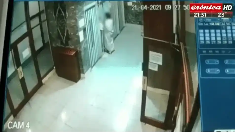 Era abusada por su mamá y su padrastro: la encontraron desnuda y en estado de shock