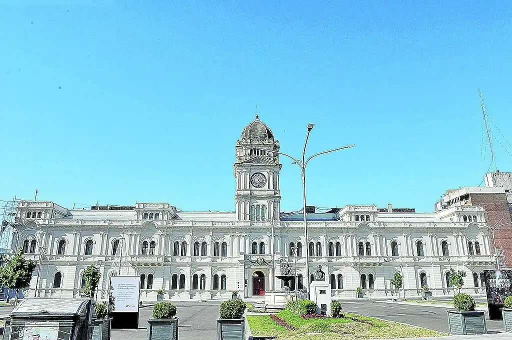 Los empeados estatales cobrarán con un 10% de aumento 