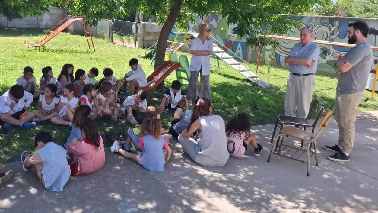 La propuesta tuvo lugar el último viernes en el Jardín de Infantes 920. Participaron docentes, Luciano Bologno y Cristian Murua
