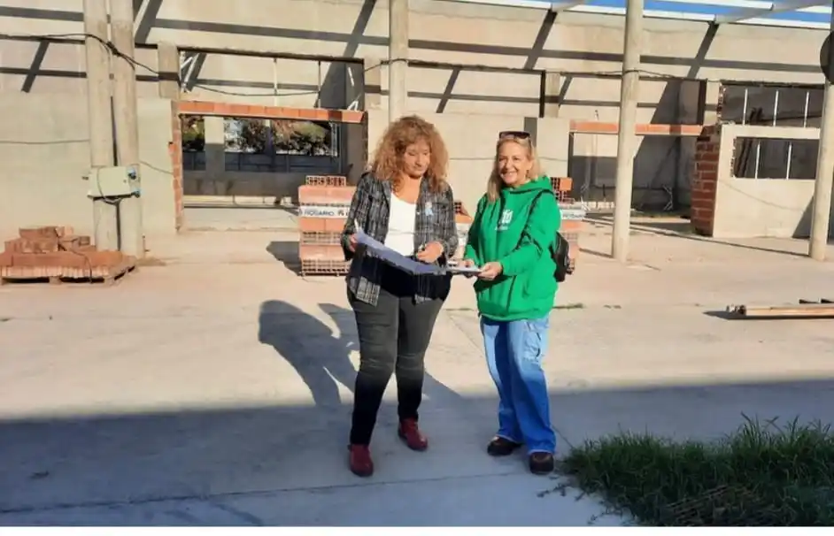 Abrazo solidario por la suspensión de las obras en la Escuela N° 238 de Venado Tuerto